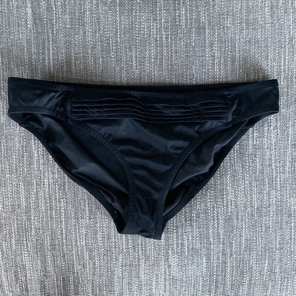Ruched black swim bottoms - Picture 1 of 4